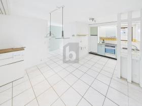 Középső sorház Worb Kiadó Svájc