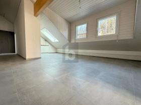 Lapos Eladó a  oldalon. Le Sentier, Svájc