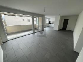 Квартира В аренду в Лауфен, Швейцария Квартира В аренду в Лауфен, Швейцария