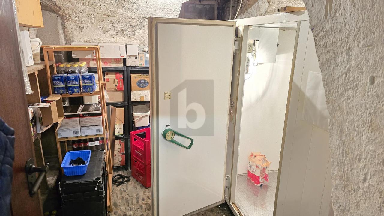 ガストロノミー ニドフルン 賃貸 スイス