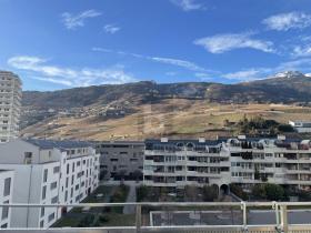 Lapos Kiadó a oldalon. Sierre, Svájc Lapos Kiadó a oldalon. Sierre, Svájc
