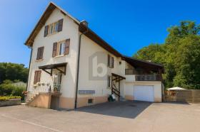 Casa plurifamiliar En venta en Lugnez, Suiza