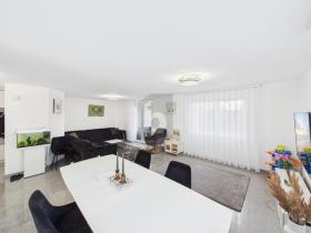 Tomannsbolig Til salgs i Rheineck, Sveits