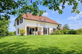 Detached house For Sale in Lussy-sur-Morges, Switzerland