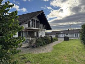 Etagenwohnung Zu vermieten in Les Friques, Schweiz