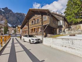 Charlet In vendita a Leukerbad, Svizzera