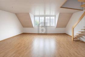 Apartamento duplex Para alugar em Frick, Suíça