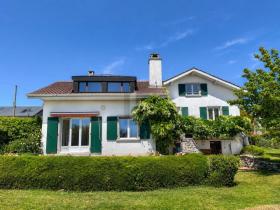 Villa Kiadó a oldalon. Bremblens, Svájc Villa Kiadó a oldalon. Bremblens, Svájc
