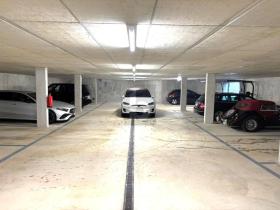 Parkeerplaats te koop in Romainmôtier, Zwitserland Parkeerplaats te koop in Romainmôtier, Zwitserland