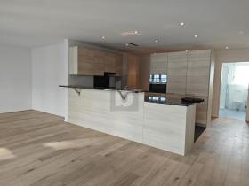 Etagenwohnung Zu vermieten in Opfikon, Schweiz