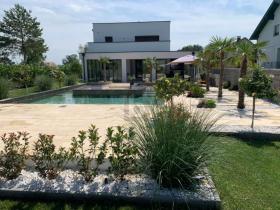 Villa for sale in Neusiedl am Steinfeld, Austria