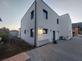 半独立式住宅 特赖森河畔努斯多夫  奥地利
