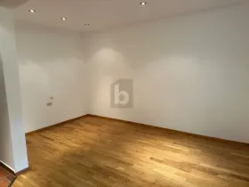 Gulv Leilighet  til salgs i Wien-Rudolfsheim-Fünfhaus, Austria