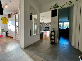 Lapos eladó a  oldalon. Salzburg, Ausztria
