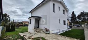 Detached house For Sale in Herzogenburg-Katastralgemeinde Oberndorf in der Ebene, Austria