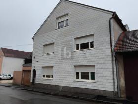 Detached house For Sale in Gaweinstal, Austria