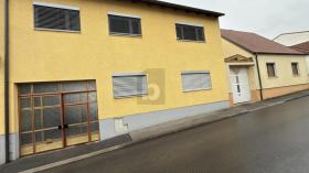 Két családi ház Eladó a oldalon. Walbersdorf, Ausztria Két családi ház Eladó a oldalon. Walbersdorf, Ausztria