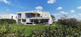 Villa For Sale in Parndorf, Austria Villa For Sale in Parndorf, Austria
