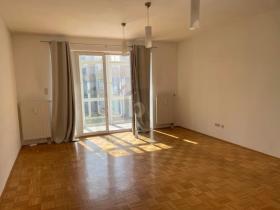 Floor Apartment For Sale in Linz-Bindermichl, Austria
