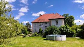Villa Eladó a  oldalon. Ebreichsdorf-Katastralgemeinde Ebreichsdorf, Ausztria