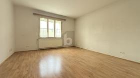 image 27237 559 2026416103252360 - casa isolada À venda em Viena Neustadt, Áustria