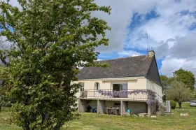 Hus til salgs i Forges-de-Lanouée, France
