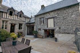 Stadthaus zu verkaufen in Forges-de-Lanouée, Frankreich Stadthaus zu verkaufen in Forges-de-Lanouée, Frankreich