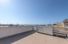 Lapos eladó a  oldalon. Palma, Spanyolország