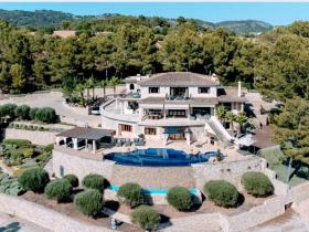 Villa eladó a  oldalon. Calvià, Spanyolország