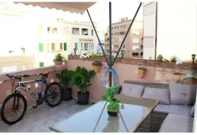 Lapos eladó a  oldalon. Palma, Spanyolország