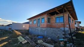 Detached house Foreclosure Auction in Hausbrunn, Austria