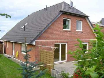 Rückansicht mit Terrasse