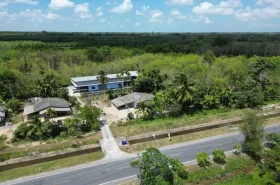 Property land / bosbouw te koop in Επαρχία Νακόν Σι Ταμμαράτ, Thailand