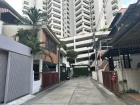 Townhouse for sale in Bangkok-Khlong Toei District, Thailand