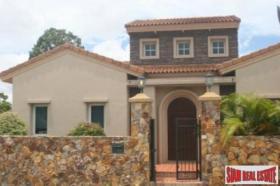 Villa eladó a  oldalon. Chon Buri, Thaiföld Villa eladó a  oldalon. Chon Buri, Thaiföld