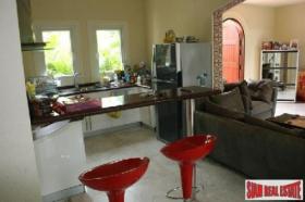 Villa Chon Buri Eladó Thaiföld