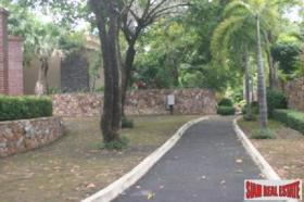 Villa Chon Buri Eladó Thaiföld