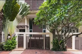 Casa de pueblo en venta en Bangkok-Distrito Khlong Toei, Tailandia