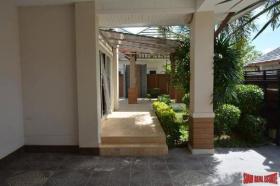 βίλα Τσον Μπούρι Προς πώληση Ταϊλάνδη