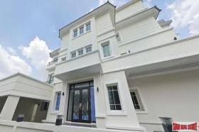 Villa In vendita a Bangkok-Distretto di Khlong Toei, Tailandia