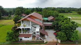Villa eladó a  oldalon. Udon Thani, Thaiföld
