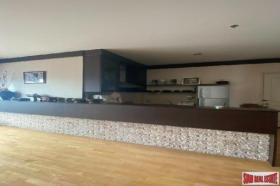 フラット バンコク  タイ