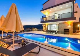 Casa en venta en Καλκάν, Turquía