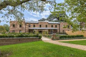 Maison en vente à Enfield, Royaume-Uni