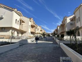 Lapos Eladó a oldalon. Kozichino-Burgas, Bulgária Lapos Eladó a oldalon. Kozichino-Burgas, Bulgária