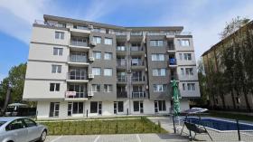 フラット 販売中 で 晴れた海辺-Burgas, ブルガリア