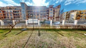 Apartamento térreo À venda em Слънчев бряг-кв. Камелия, Bulgária