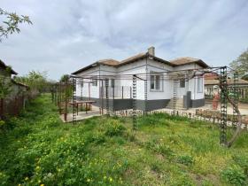 Бунгало Продаётся в Malina-Dobrich, Болгария Бунгало Продаётся в Malina-Dobrich, Болгария