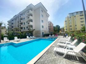 Apartman s terasom Na prodaju u Sunčana plaža-Kvadrat, Bugarska