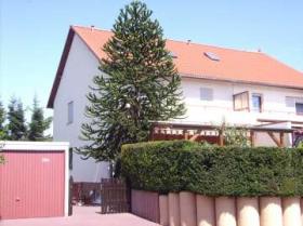 Vorderansicht DHH - المنزل للبيع في نيدراو-Heldenbergen, ألمانيا